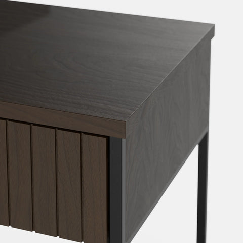 קונסולה מודרנית Nero עם מגירות טקסטורליות, מדף זכוכית ורגלי מתכת דקה | פוני סטייל