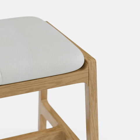 ספסל עץ מודרני עם מושב מרופד - Soren