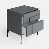 שידת לילה מודרנית Covert עם חזית גאומטרית, רגלי מתכת ועיצוב מינימליסטי־פיסולי | פוני סטייל