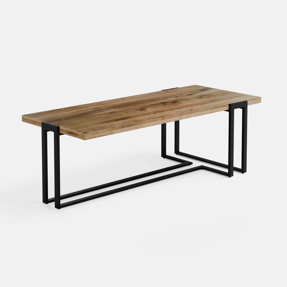 שולחן סלון מעץ מלא Workx עם פלטת אלון טבעי ובסיס ברזל שחור בעיצוב תעשייתי