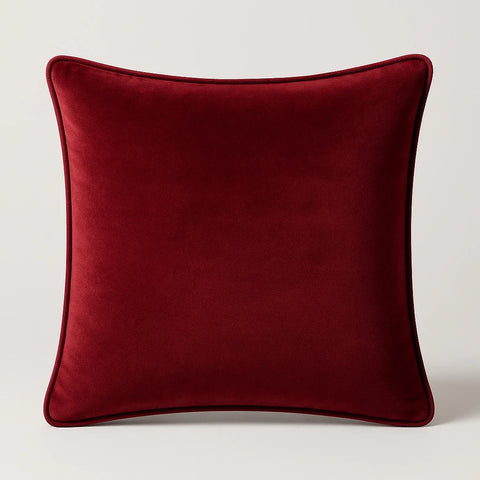 זוג כריות נוי מבד קטיפה מבריק בגוון אדום יין עמוק