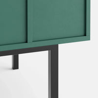 מזנון טלוויזיה מודרני Skog עם לייסטים אנכיים ורגלי ברזל דקות בעיצוב דרמטי