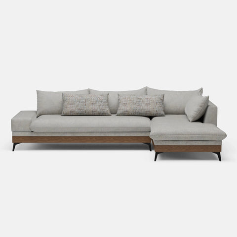 ספת שזלונג מודרנית עם בסיס עץ ורגליים שחורות – דגם Dalen