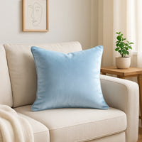 זוג כריות נוי מבד קטיפה מבריק בגוון תכלת רך