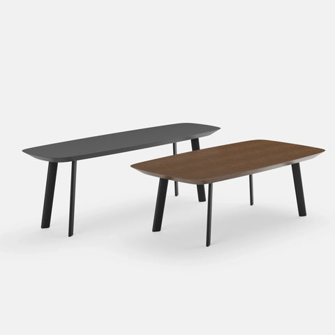 סט שולחנות סלון Eclipsis עם פלטות בגימור אפוקסי שחור ופורניר אגוז ורגלי ברזל אלכסוניות