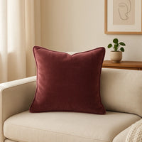 זוג כריות נוי בגוון יין עמוק מקטיפה