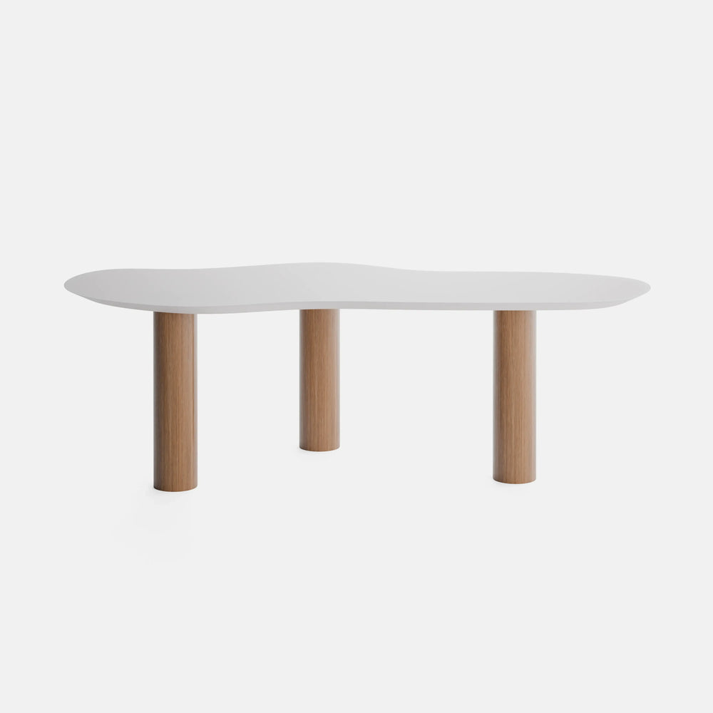 שולחן סלון אובלי מודרני Ellipse עם פלטה לבנה ורגלי עץ אלון, בעיצוב מודרני וייחודי