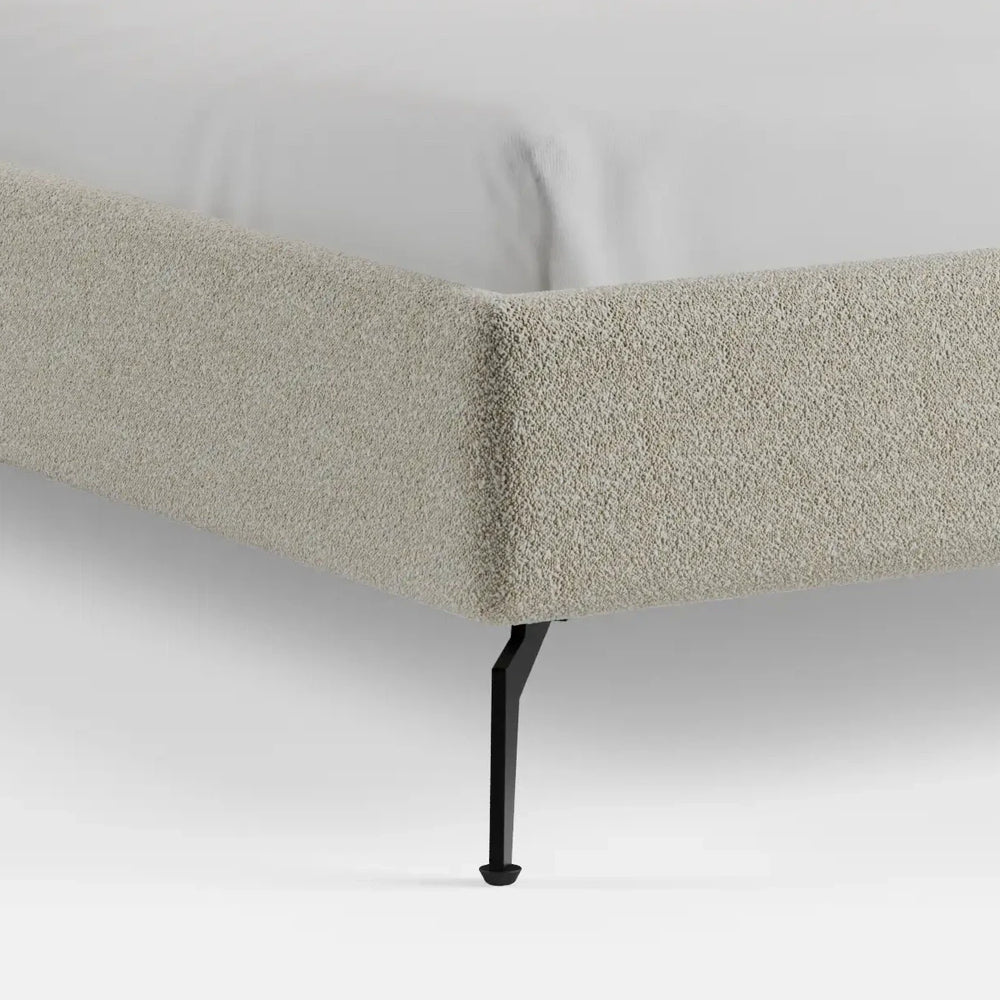 מיטה זוגית Nils בסיס מרופד בבוקלה ללא ראש מיטה