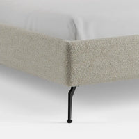 מיטה זוגית Nils בסיס מרופד בבוקלה ללא ראש מיטה