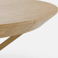 Lorne – שולחן אוכל עגול נפתח עד 18 סועדים עם רגלי עץ אלון ועיצוב סקנדינבי