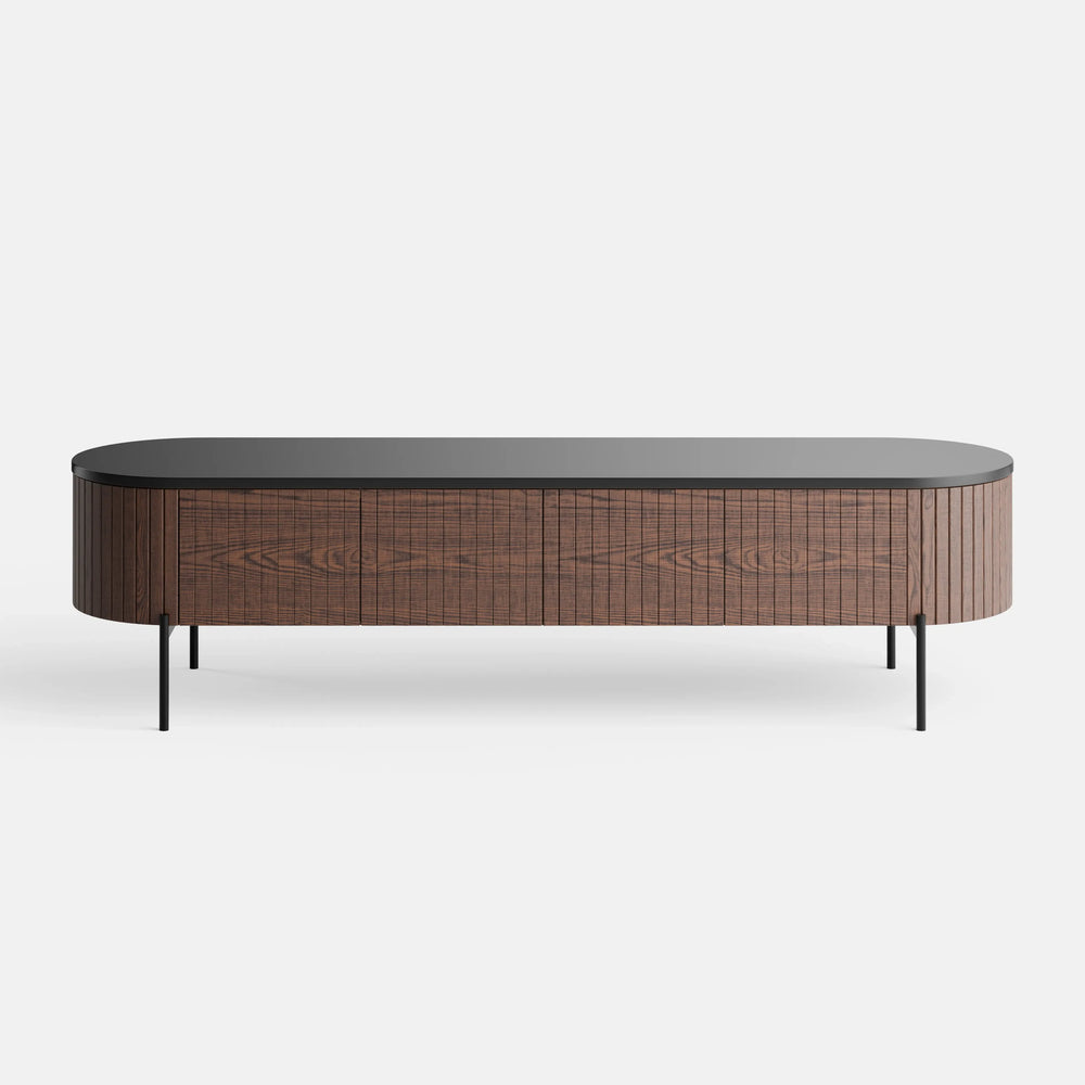 מזנון לסלון מעוגל Sverre עם פלטת אפוקסי שחורה, חזית פורניר אגוז ורגלי מתכת