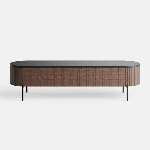 מזנון לסלון מעוגל Sverre עם פלטת אפוקסי שחורה, חזית פורניר אגוז ורגלי מתכת