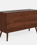 קומודה Varden בגוון אגוז כהה עם מדפים נסתרים ועיצוב מודרני