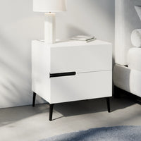 שידת לילה מודרנית Triwial עם שתי מגירות, ידיות אינטגרליות ורגלי מתכת בעיצוב מינימליסטי | פוני סטייל