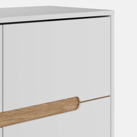 שידה סקנדינבית Sigrid עם 6 מגירות, פסי עץ אלון ורגליים מעץ מלא בגימור שחור | פוני סטייל