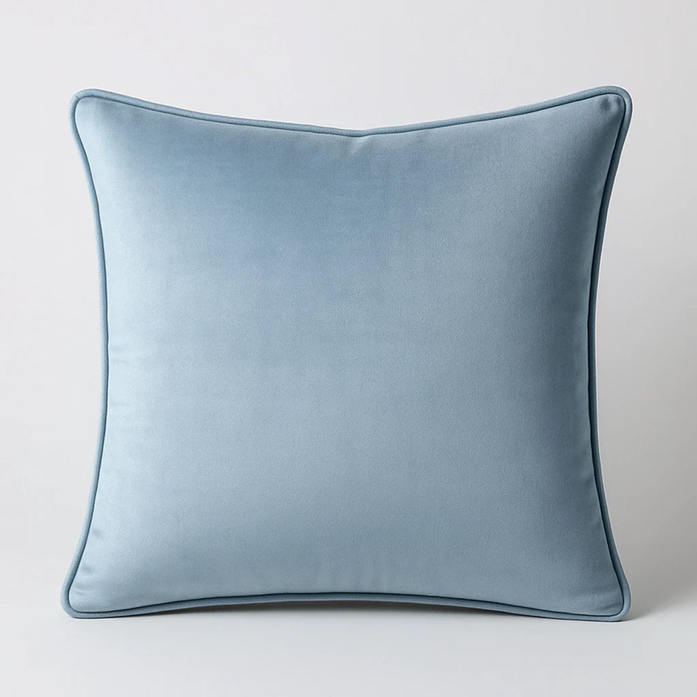 זוג כריות נוי מבד קטיפה מבריק בגוון תכלת רך