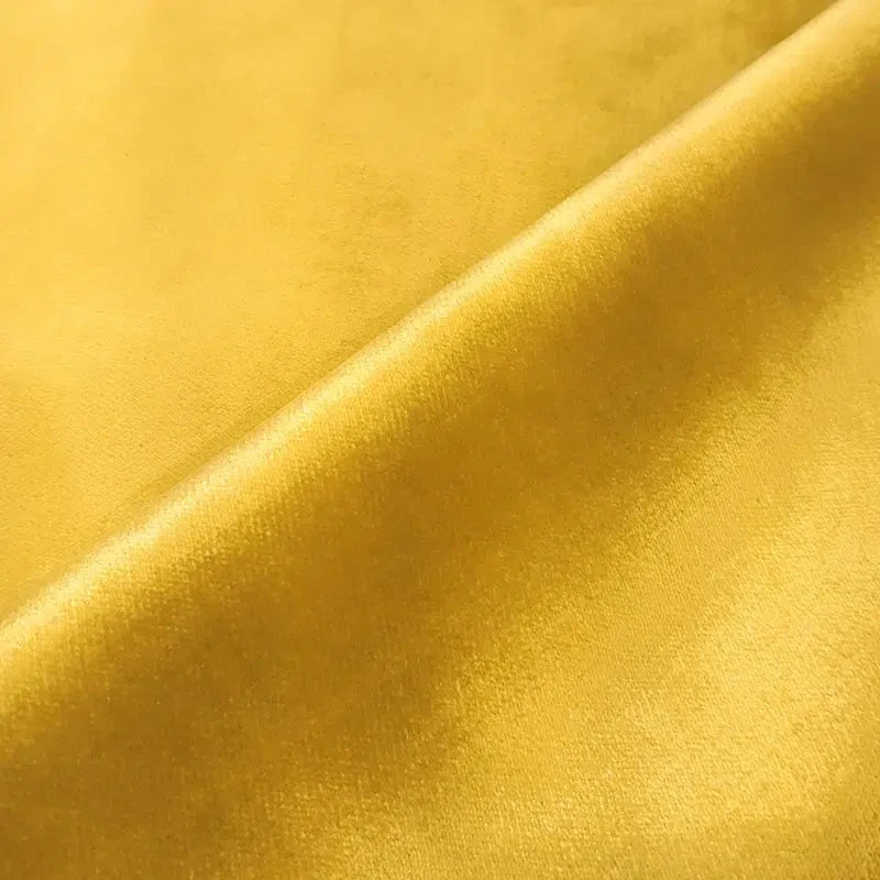 זוג כריות נוי מבד קטיפה מבריק בגוון חרדל-זהוב