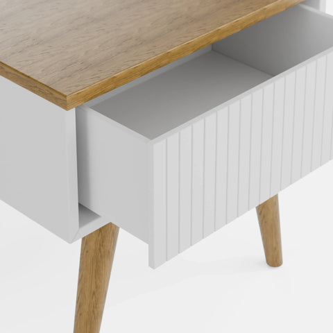 שידת לילה מיד סנצ'רי Aspen עם מגירה טקסטורלית ורגלי עץ מחודדות בעיצוב סקנדינבי נקי | פוני סטייל