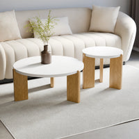 סט שולחנות סלון עגולים Coralia בגימור אפוקסי לבן ורגליים מעץ מלא בעיצוב מודרני־פיסולי