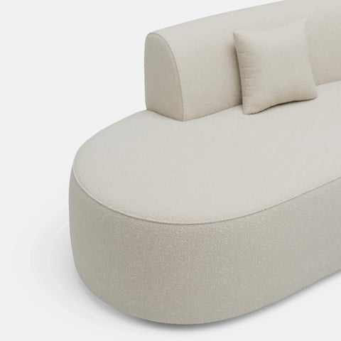 ספה מודרנית מעוצבת עם ריפוד בוקלה – דגם Kivo