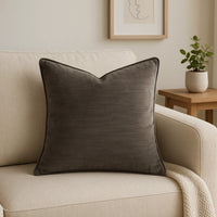 זוג כריות נוי בגוון אפור עכבר מקטיפה