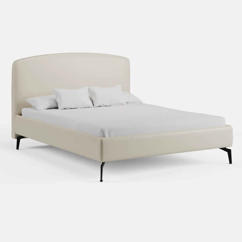 מיטה זוגית Ingrid בדמוי עור עם גב מעוגל ורגלי מתכת | בז' אבן