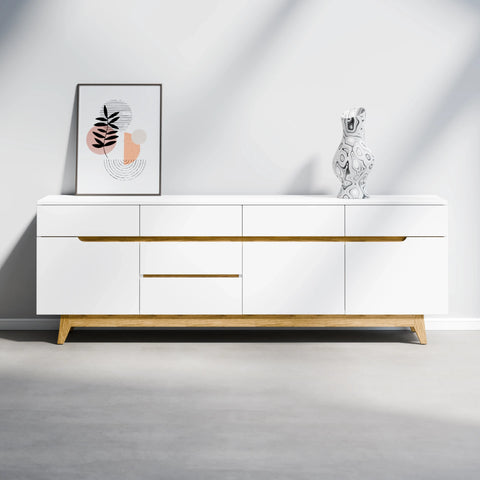 מזנון עץ לסלון Lyng בעיצוב סקנדינבי מודרני עם ידיות אינטגרליות