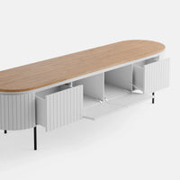 מזנון טלוויזיה מעוגל Turo עם פלטת פורניר, קלאפות ומגירות בעיצוב אובלי אלגנטי