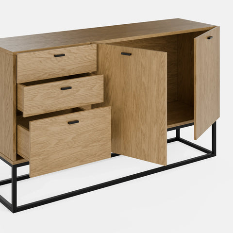 שידה מודרנית Kona עם פורניר עץ טבעי, בסיס ברזל שחור ושלוש מגירות עם דלתות סגירה שקטה | פוני סטייל