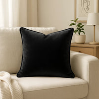 זוג כריות נוי מבד קטיפה מבריק בגוון שחור