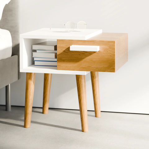 שידת לילה מיד סנצ'רי Nost עם מגירה, תא פתוח ורגלי עץ מחודדות בעיצוב סקנדינבי נקי | פוני סטייל