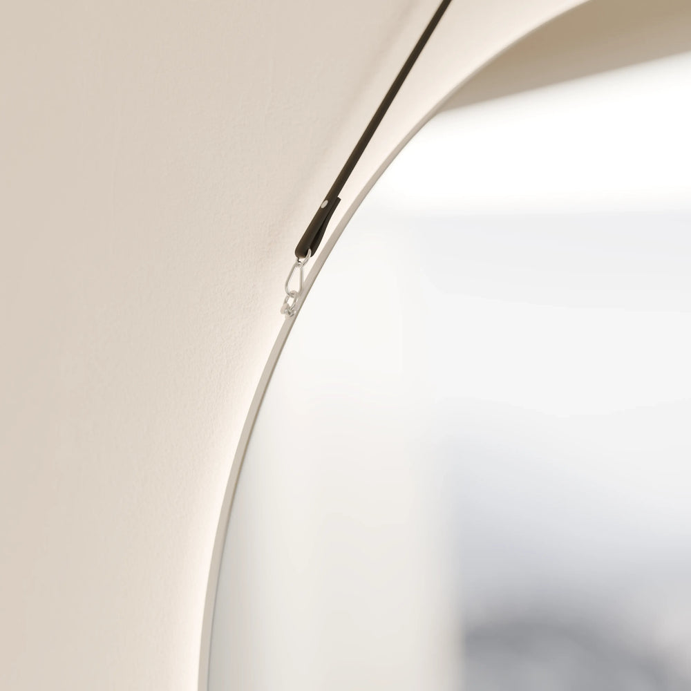 מראה לאמבטיה עגולה עם תאורת לד ורצועת תלייה – דגם Blik