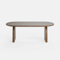 שולחן סלון Surgo - שולחן מעוצב מעץ אלון אמריקאי עם פלטה אובלית ורגליים מעוגלות בעיצוב פיסולי