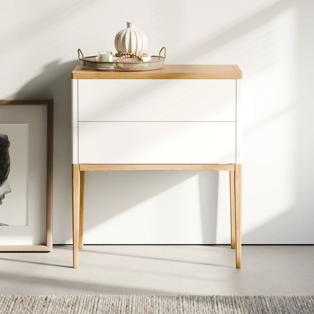 קונסולה מעוצבת Hvit עם מגירות טאץ', רגלי עץ מלא ופלטת פורניר בעיצוב סקנדינבי נקי | פוני סטייל
