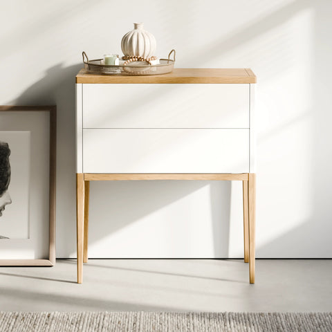 קונסולה מעוצבת Hvit עם מגירות טאץ', רגלי עץ מלא ופלטת פורניר בעיצוב סקנדינבי נקי | פוני סטייל