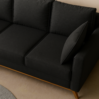 Skye – ספה סקנדינבית עם רגלי עץ בעיצוב מודרני