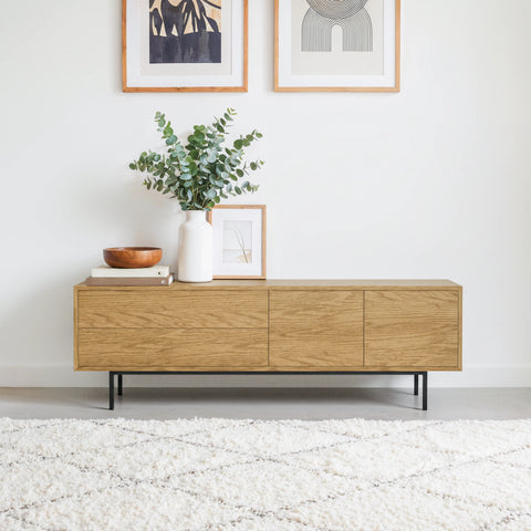 מזנון לסלון בעיצוב סקנדינבי מודרני עם פורניר ורגלי מתכת – Venn Sideboard