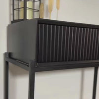 Sot | קונסולה מודרנית עם מגירה ותא קלאפה בעיצוב דרמטי